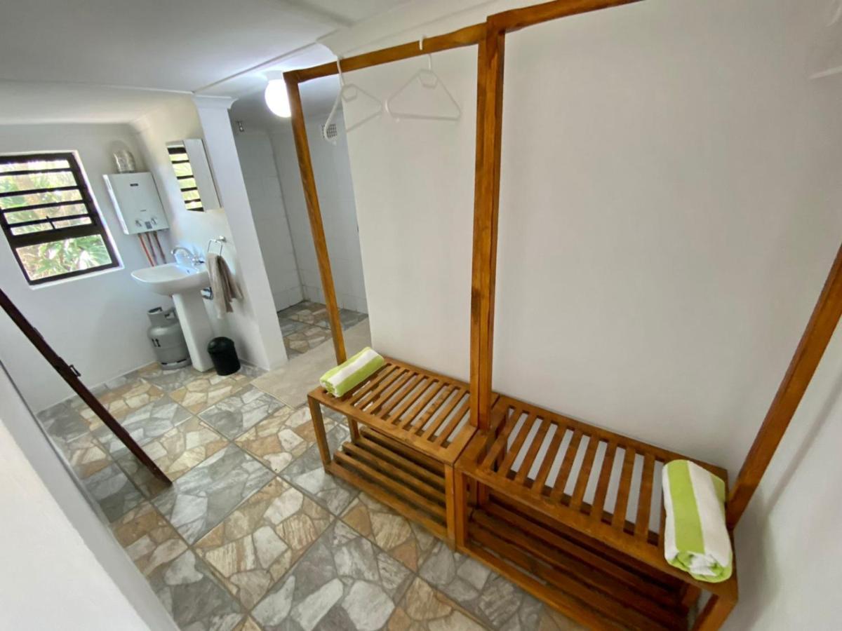 Sunset Bed And Breakfast Кофи Бей Екстериор снимка