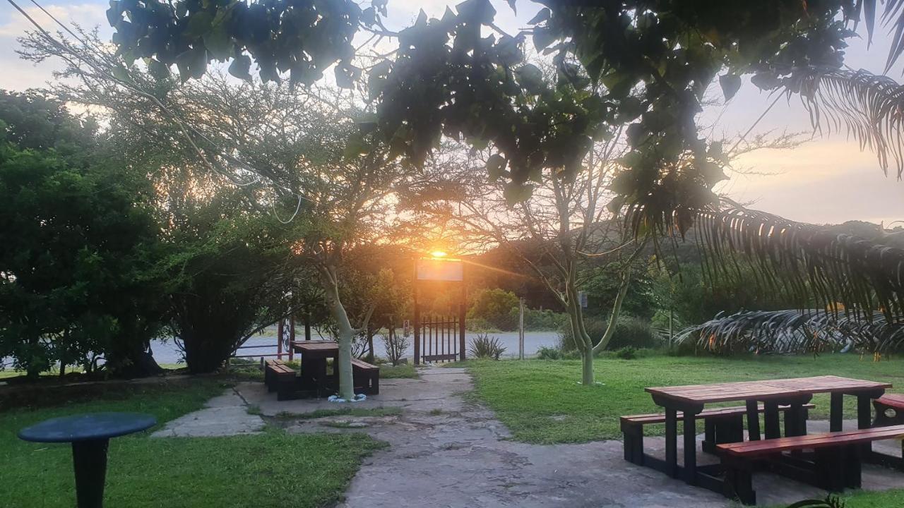 Sunset Bed And Breakfast Кофи Бей Екстериор снимка